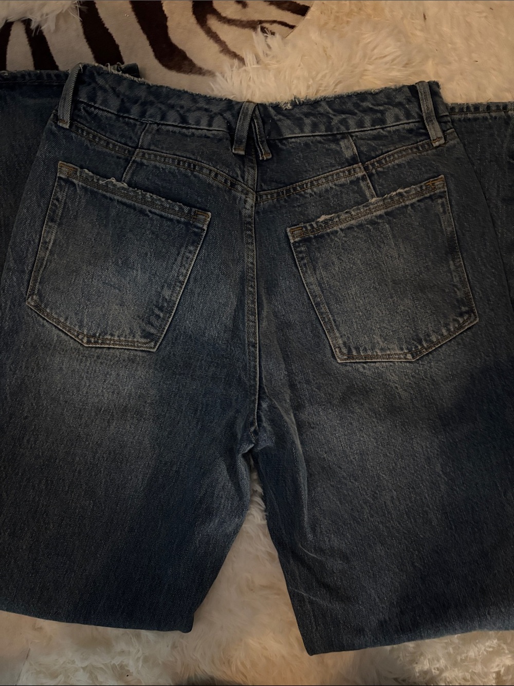 Good American 90s Icon High Waisted Straight leg Jeans. W29 - Picture 6 of 6